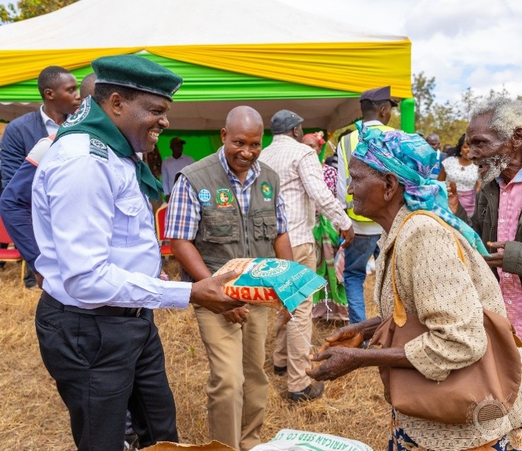 H.E. Muthomi Njuki, EGH participating in the handing over of certified seeds to affected families