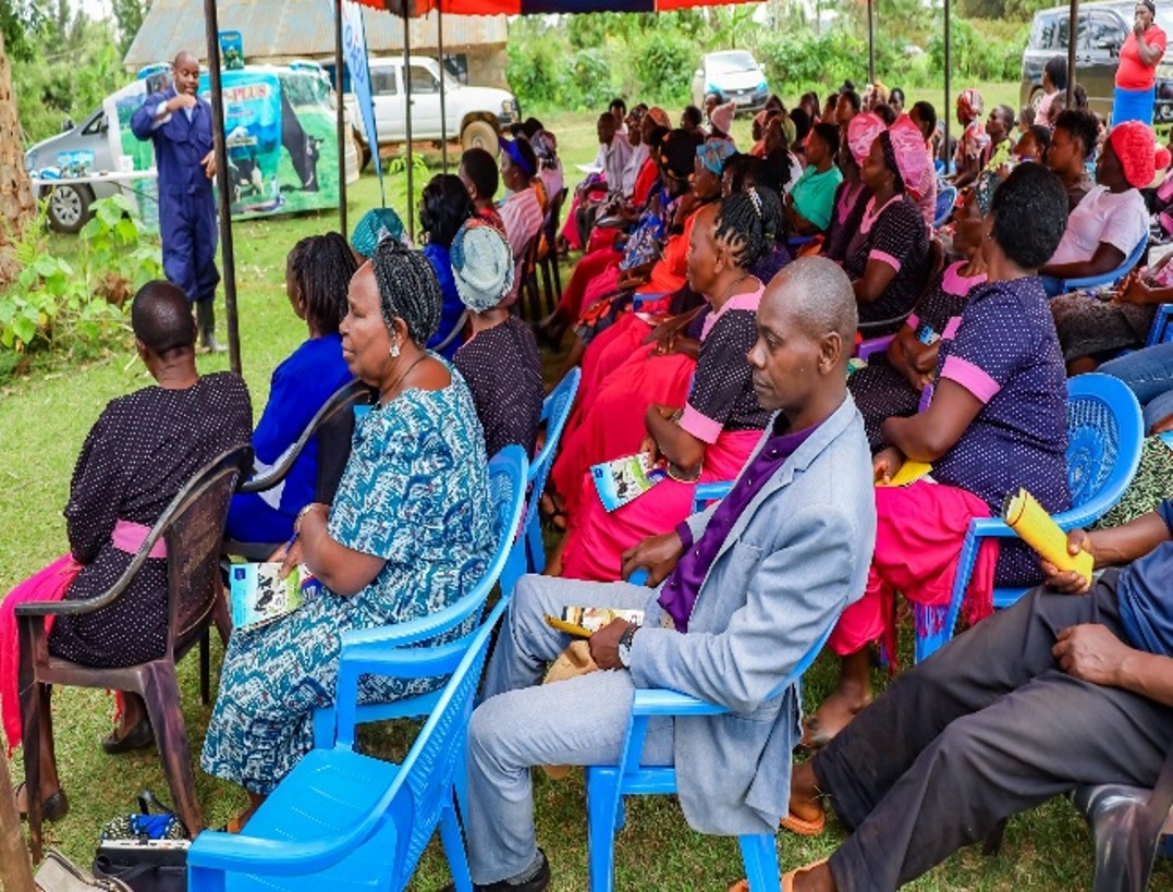 Biosciences Kenya representative Joel Muchia training farmers at Mbiri town in Njukiini Ward